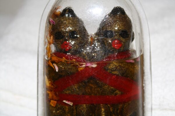 Buddha / Budda - amulet. Kuman Thong - year 2499. LP Tae. - Image 2