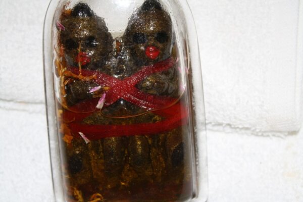 Buddha / Budda - amulet. Kuman Thong - year 2499. LP Tae.