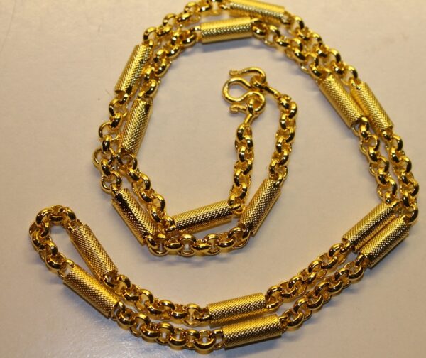 Buddha / Budda - necklace.  micron gold.