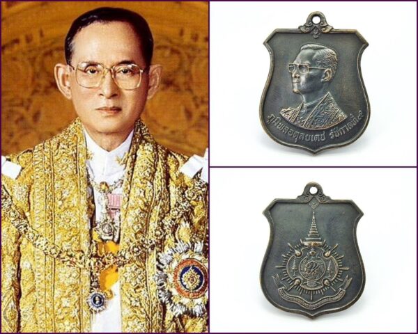 King Rama 9 / Rama IX. Amulet with certificate. - Image 3