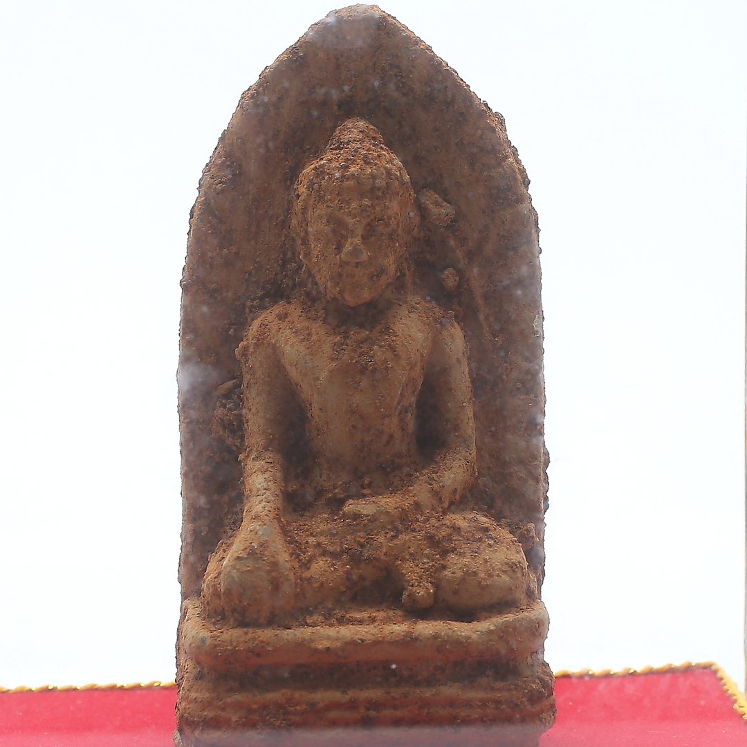 Buddha / Budda -antique statue. Phra rot / upakut.